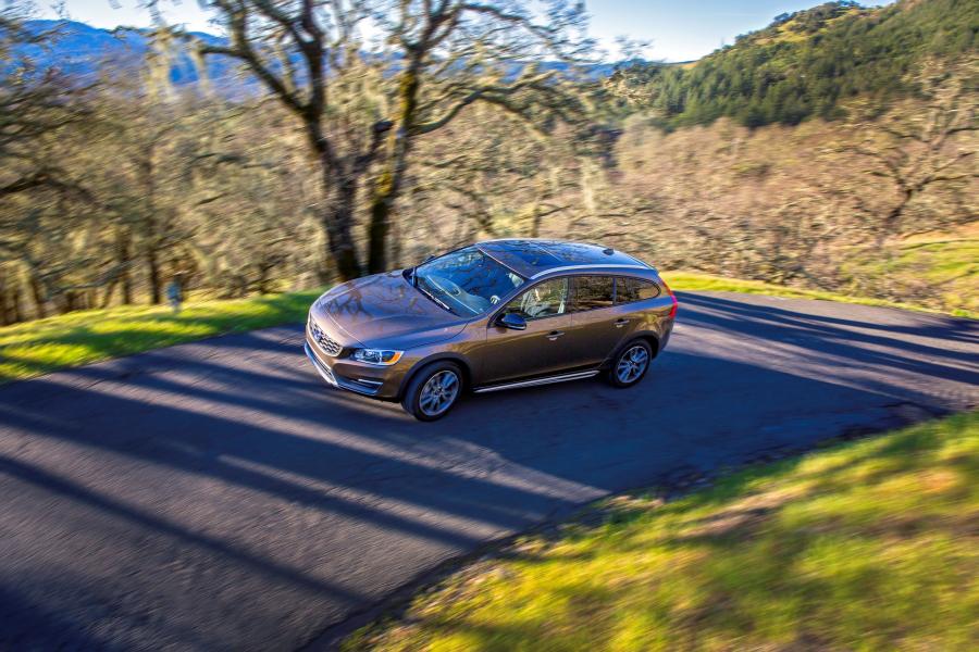  Volvo V60 Cross Country 2015 года  (US) (фото 3 из 23)